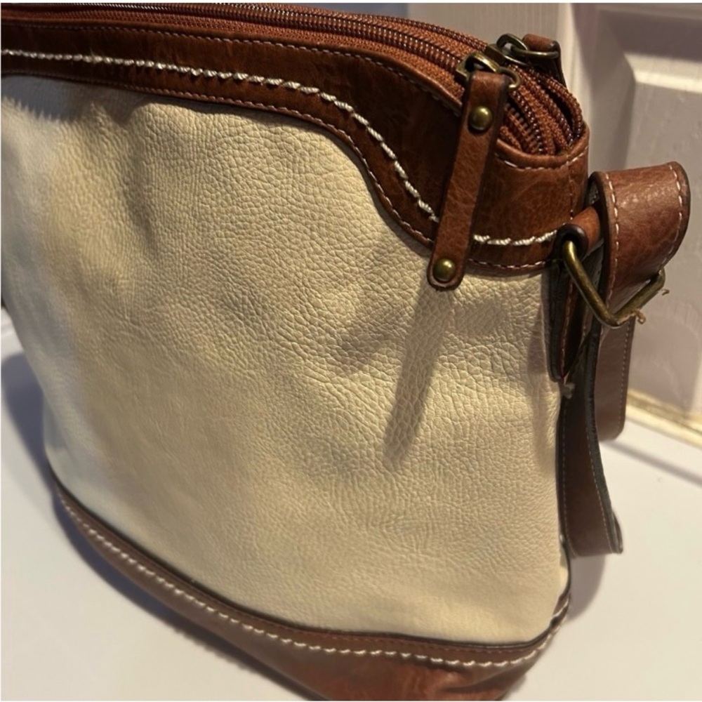 b.o.c Born Concepts Crossbody 3-Tone Purse - Picture 6 of 16